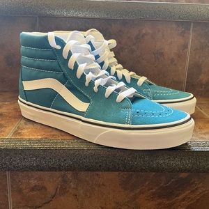 NWOT Womens high top vans.